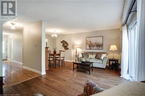 2301 Cavendish Drive Unit# 106, Burlington, ON - Indoor Photo Showing Living Room