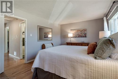 Primary bedroom - 2301 Cavendish Drive Unit# 106, Burlington, ON - Indoor Photo Showing Bedroom