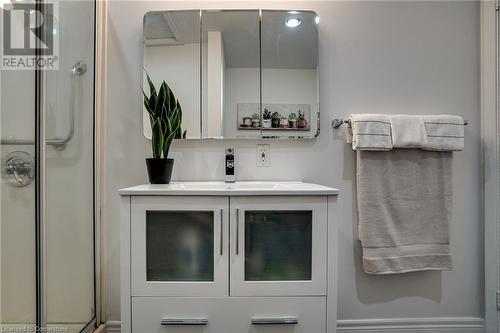 Bathroom vanity - 2301 Cavendish Drive Unit# 106, Burlington, ON - Indoor Photo Showing Bathroom