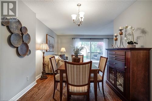 Dining area with hardwood flooring - 2301 Cavendish Drive Unit# 106, Burlington, ON - Indoor Photo Showing Dining Room