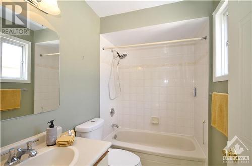 11 Tanner Crescent, Kanata, ON - Indoor Photo Showing Bathroom