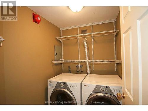 404 - 1237 North Shore Boulevard, Burlington, ON - Indoor Photo Showing Laundry Room