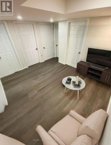 B - 5509 Meadowcrest Avenue, Mississauga, ON - Indoor Photo Showing Living Room