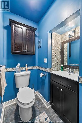 2337 Rossini, Windsor, ON - Indoor Photo Showing Bathroom