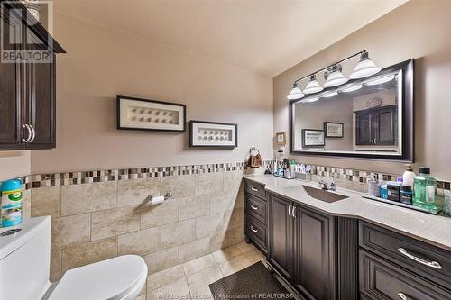 2337 Rossini, Windsor, ON - Indoor Photo Showing Bathroom