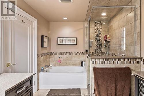 2337 Rossini, Windsor, ON - Indoor Photo Showing Bathroom