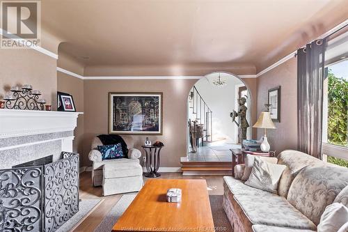 2337 Rossini, Windsor, ON - Indoor Photo Showing Living Room