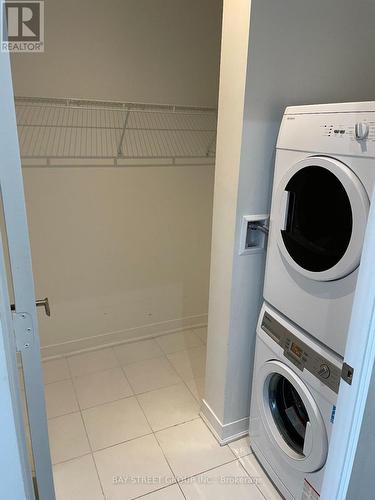 7310 - 88 Harbour Street, Toronto, ON - Indoor Photo Showing Laundry Room