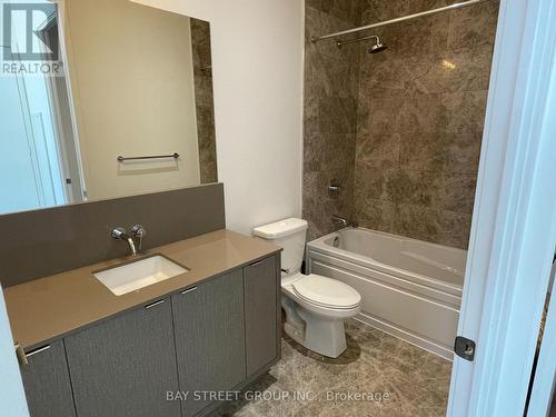 7310 - 88 Harbour Street, Toronto, ON - Indoor Photo Showing Bathroom