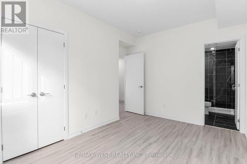 1214 - 8 David Eyer Road, Richmond Hill, ON - Indoor Photo Showing Other Room