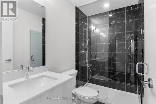 1214 - 8 David Eyer Road, Richmond Hill, ON - Indoor Photo Showing Bathroom