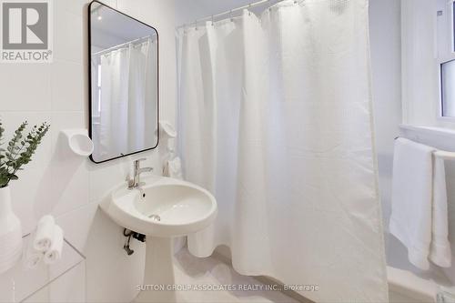 14 Livingstone Avenue, Toronto, ON - Indoor Photo Showing Bathroom