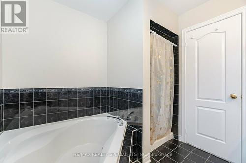 9 Whitewash Way, Brampton, ON - Indoor Photo Showing Bathroom