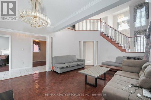 9 Whitewash Way, Brampton, ON - Indoor Photo Showing Living Room