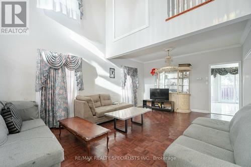 9 Whitewash Way, Brampton, ON - Indoor Photo Showing Living Room