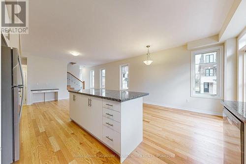 1434 National Cmn, Burlington, ON - Indoor Photo Showing Kitchen