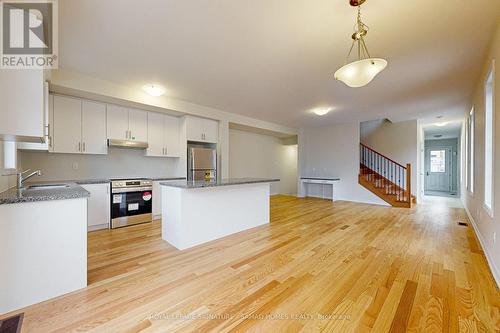 1434 National Cmn, Burlington, ON - Indoor Photo Showing Kitchen With Stainless Steel Kitchen