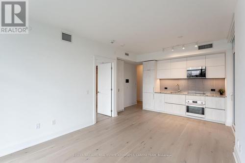 305 - 21 Park Street E, Mississauga, ON - Indoor Photo Showing Kitchen