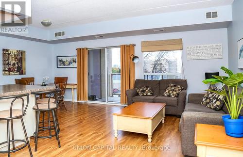 307 - 325 Village Grove, Tecumseh, ON - Indoor Photo Showing Living Room