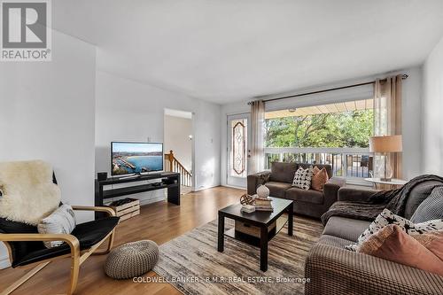 53 Guthrie Crescent, Whitby (Lynde Creek), ON - Indoor Photo Showing Living Room