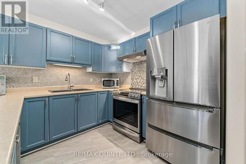 40 Sarah Court, Belleville, ON - Indoor Photo Showing Kitchen With Double Sink With Upgraded Kitchen