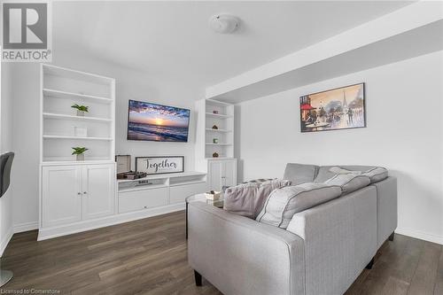 Living room with dark wood-type flooring and built in features - 143 Ridge Road Unit# 68, Cambridge, ON - Indoor