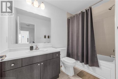 Full bathroom with vanity, shower / bathtub combination with curtain, and toilet - 143 Ridge Road Unit# 68, Cambridge, ON - Indoor Photo Showing Bathroom