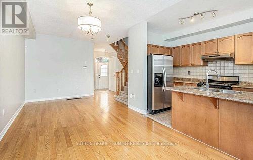 3330 Fountain Park Avenue, Mississauga, ON - Indoor Photo Showing Kitchen With Double Sink