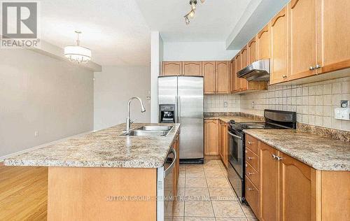 3330 Fountain Park Avenue, Mississauga, ON - Indoor Photo Showing Kitchen With Double Sink