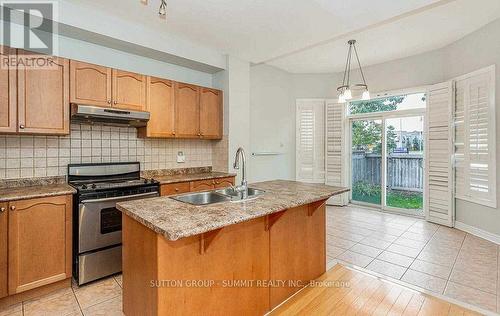 3330 Fountain Park Avenue, Mississauga, ON - Indoor Photo Showing Kitchen With Double Sink