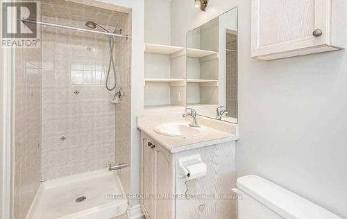 3330 Fountain Park Avenue, Mississauga, ON - Indoor Photo Showing Bathroom