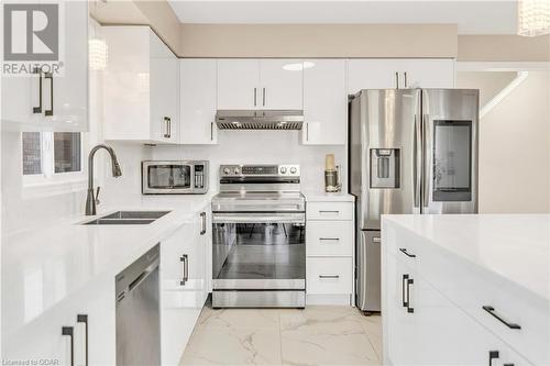 7 Drohan Drive, Guelph, ON - Indoor Photo Showing Kitchen With Double Sink With Upgraded Kitchen