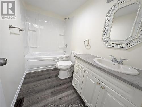 152-154, 158, 162 Colborne Street, Chatham, ON - Indoor Photo Showing Bathroom