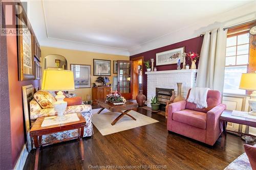 540 Elizabeth Street, Wallaceburg, ON - Indoor Photo Showing Living Room With Fireplace