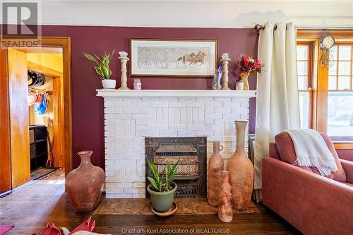 540 Elizabeth Street, Wallaceburg, ON - Indoor Photo Showing Living Room With Fireplace