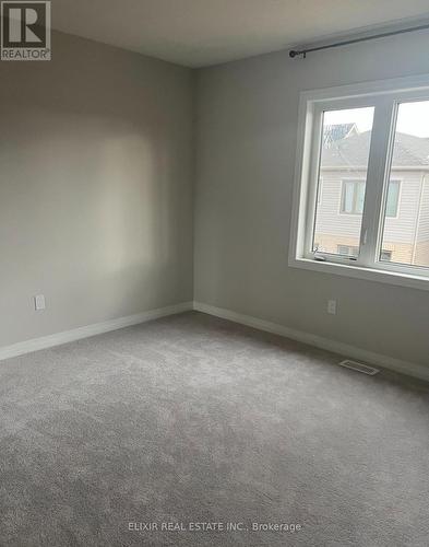 195 Spitfire Drive, Hamilton, ON - Indoor Photo Showing Other Room