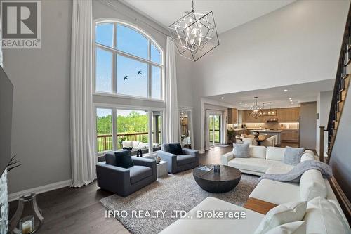 138 Creekwood Court E, Blue Mountains, ON - Indoor Photo Showing Living Room