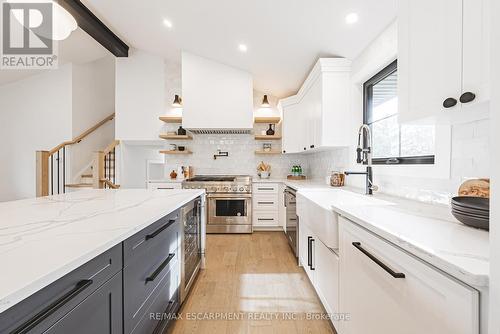 3111 Cemetery Road, Hamilton, ON - Indoor Photo Showing Kitchen With Upgraded Kitchen