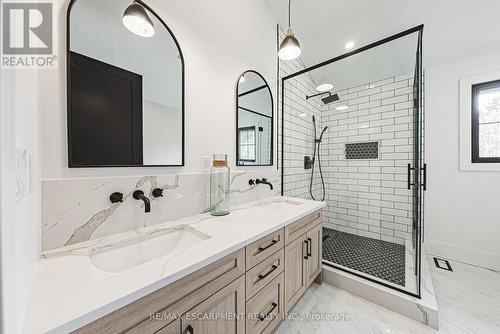 3111 Cemetery Road, Hamilton, ON - Indoor Photo Showing Bathroom