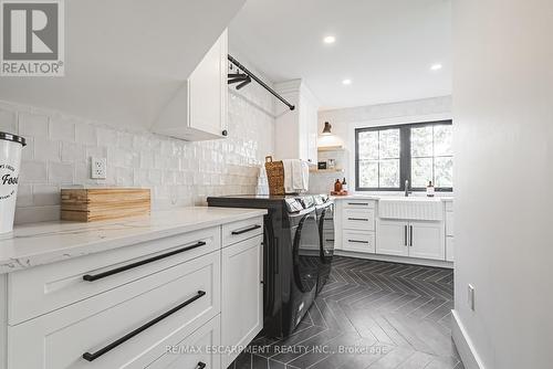 3111 Cemetery Road, Hamilton, ON - Indoor Photo Showing Kitchen With Upgraded Kitchen