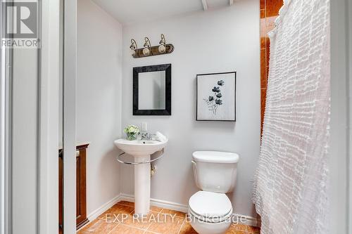 16 Dunbar Road N, Waterloo, ON - Indoor Photo Showing Bathroom