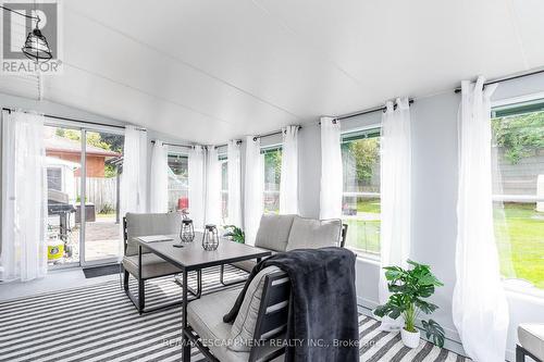 120 Pusey Boulevard, Brantford, ON - Indoor Photo Showing Living Room