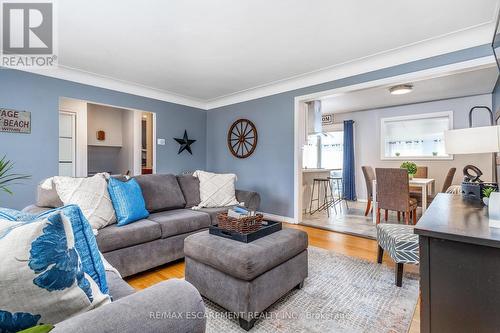 120 Pusey Boulevard, Brantford, ON - Indoor Photo Showing Living Room