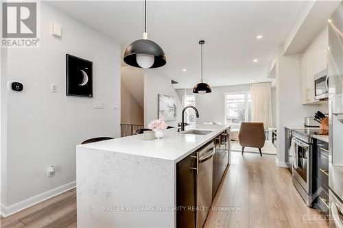 31 Lakepointe Drive, Ottawa, ON - Indoor Photo Showing Kitchen With Upgraded Kitchen