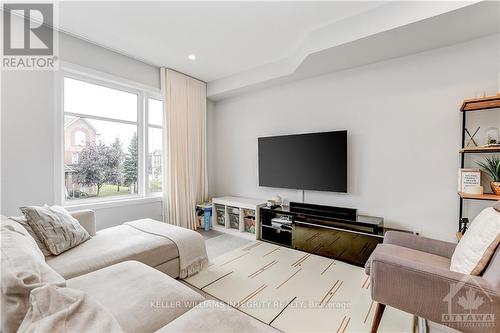 31 Lakepointe Drive, Ottawa, ON - Indoor Photo Showing Living Room