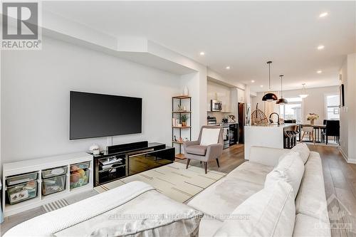 31 Lakepointe Drive, Ottawa, ON - Indoor Photo Showing Living Room