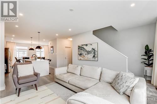 31 Lakepointe Drive, Ottawa, ON - Indoor Photo Showing Living Room