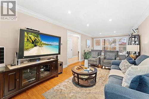 1639 Glen Rutley Circle, Mississauga, ON - Indoor Photo Showing Living Room