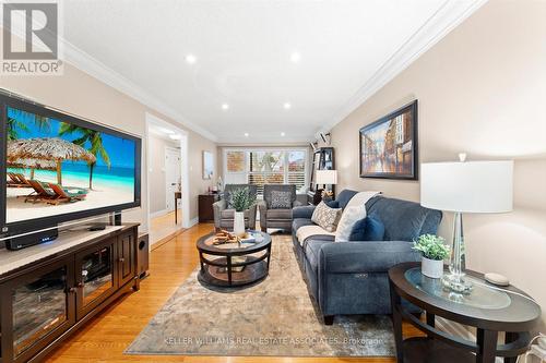 1639 Glen Rutley Circle, Mississauga, ON - Indoor Photo Showing Living Room