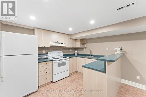 1639 Glen Rutley Circle, Mississauga, ON - Indoor Photo Showing Kitchen